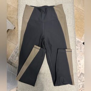 Abercrombie & Fitch YPB sculptLUX 7/8 length Black and Tan Leggings